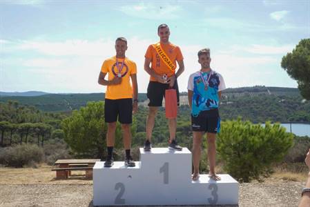 PODIUM MASCULINO MASTER + 20.jpg