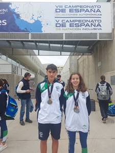 IRIA Y SAMUEL CON MEDALLAS.jpeg