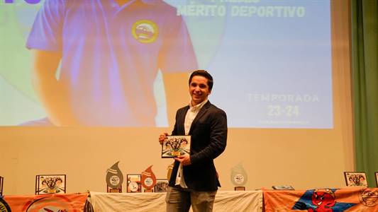 ALBERRTO PONCE PREMIO.jpg