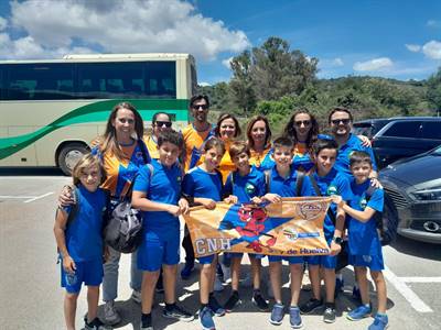 EQUIPO CON MAMÁS Y PAPÁS.jpeg