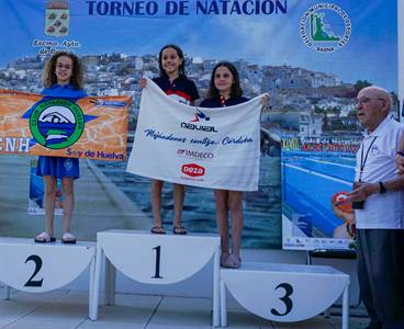 PODIUM AITANA.jpg