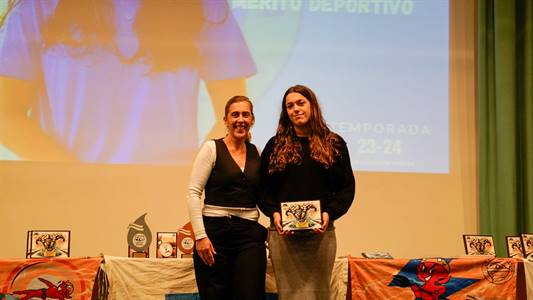 LUCÍA CORREA PREMIO.jpg