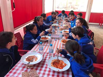 EQUIPO EN LA PLAYA.jpg