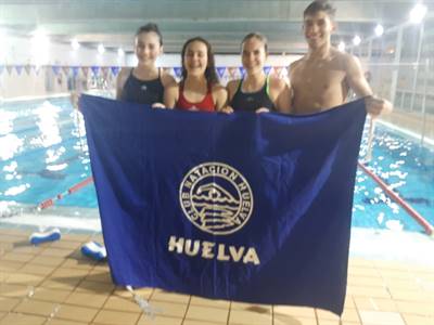 equipo con bandera.jpg