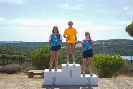 PODIUM INFANIL FEMENINO.jpg