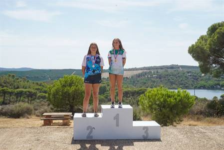 PODIUM INFANTIL 1000.jpg