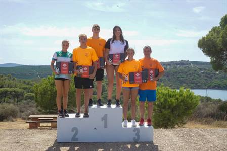 PODIUM DE 3000.jpg