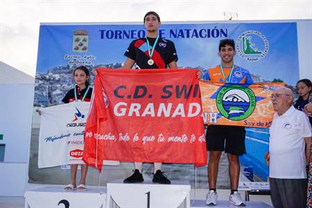 PODIUM ANDRÉS.jpg