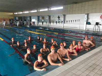 EQUIPO .EN PISCINA