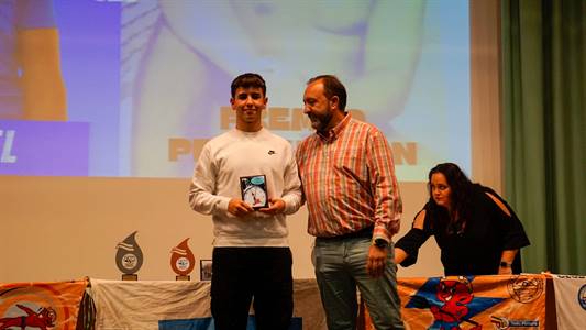 EMANUEL PREMIO JOSÉ GRIÑÓN.jpg