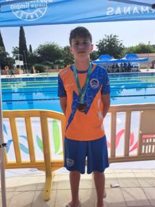 PADRES EN LA GRADA.jpeg